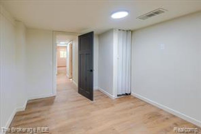 1401 Hillside Drive, Flint, MI 48532