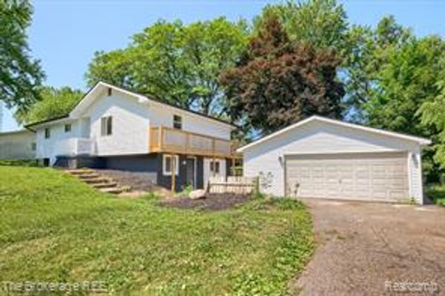 1401 Hillside Drive, Flint, MI 48532