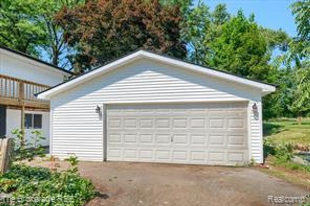 1401 Hillside Drive, Flint, MI 48532