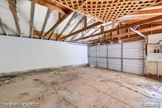 1401 Hillside Drive, Flint, MI 48532