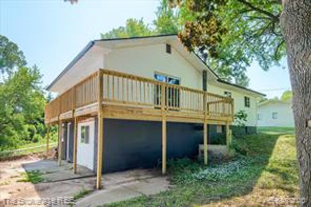 1401 Hillside Drive, Flint, MI 48532