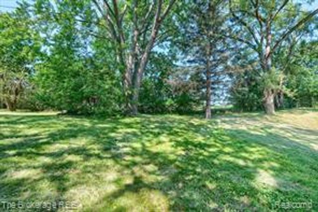 1401 Hillside Drive, Flint, MI 48532