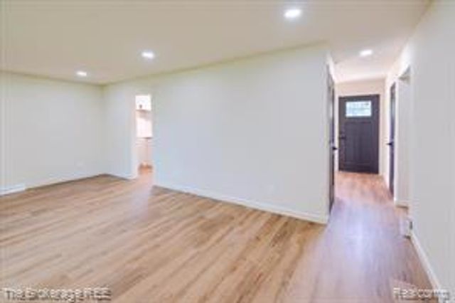 1401 Hillside Drive, Flint, MI 48532