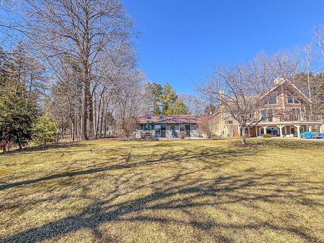 W336N6496 Lakeview DRIVE, Oconomowoc, WI 53066