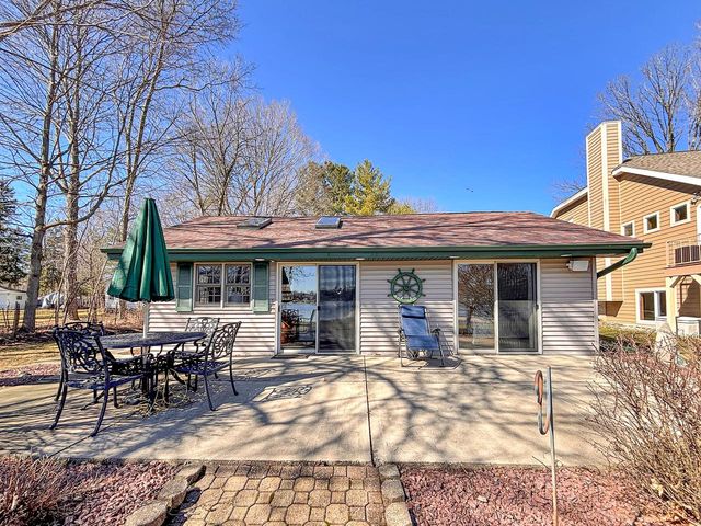 W336N6496 Lakeview DRIVE, Oconomowoc, WI 53066