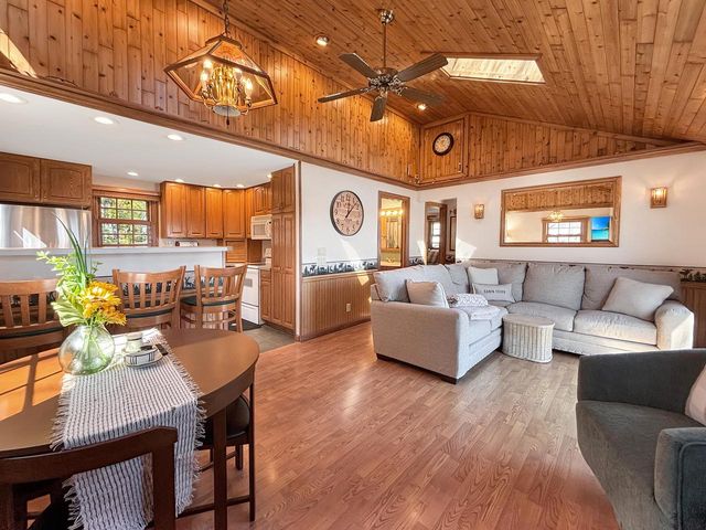 W336N6496 Lakeview DRIVE, Oconomowoc, WI 53066