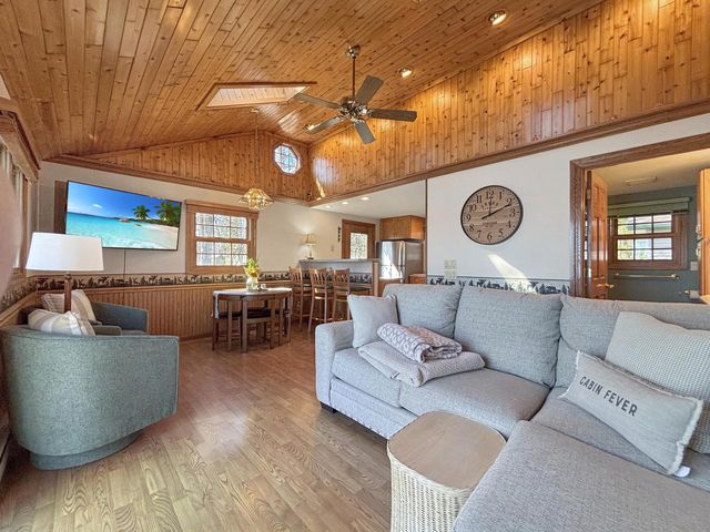 W336N6496 Lakeview DRIVE, Oconomowoc, WI 53066