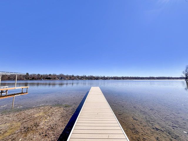 W336N6496 Lakeview DRIVE, Oconomowoc, WI 53066