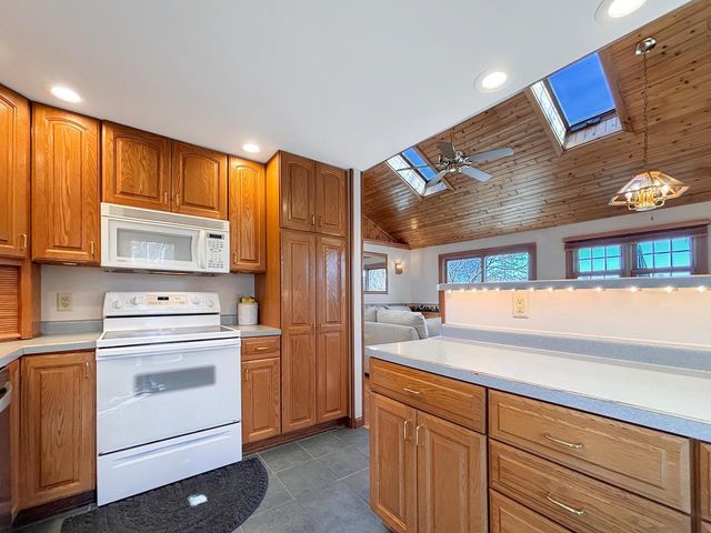 W336N6496 Lakeview DRIVE, Oconomowoc, WI 53066