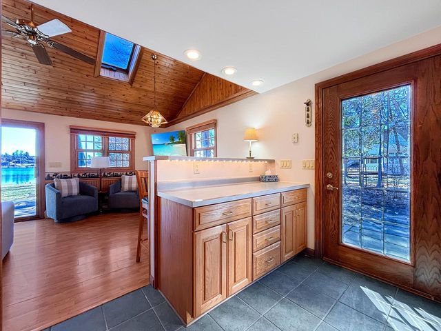 W336N6496 Lakeview DRIVE, Oconomowoc, WI 53066