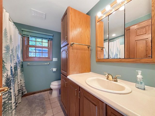 W336N6496 Lakeview DRIVE, Oconomowoc, WI 53066