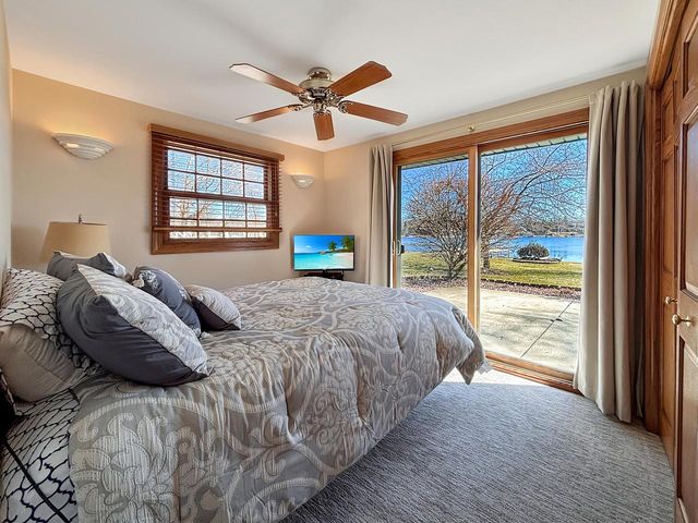 W336N6496 Lakeview DRIVE, Oconomowoc, WI 53066