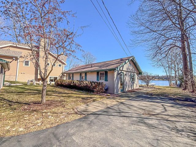 W336N6496 Lakeview DRIVE, Oconomowoc, WI 53066