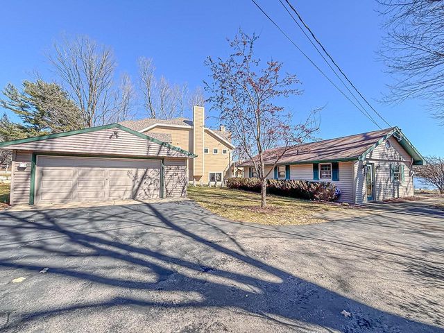 W336N6496 Lakeview DRIVE, Oconomowoc, WI 53066