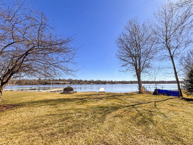W336N6496 Lakeview DRIVE, Oconomowoc, WI 53066