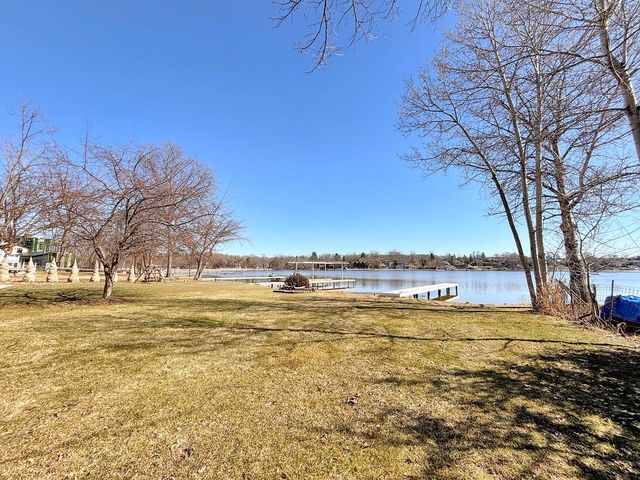 W336N6496 Lakeview DRIVE, Oconomowoc, WI 53066