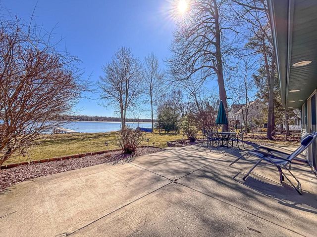 W336N6496 Lakeview DRIVE, Oconomowoc, WI 53066