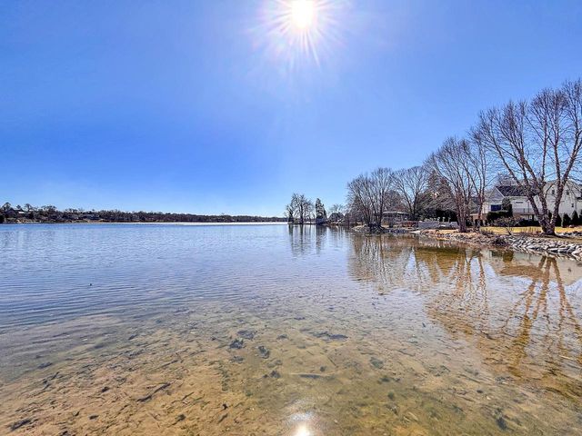 W336N6496 Lakeview DRIVE, Oconomowoc, WI 53066