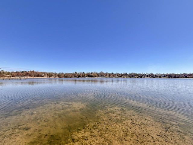 W336N6496 Lakeview DRIVE, Oconomowoc, WI 53066