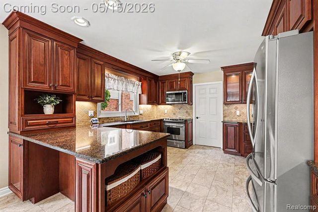 11921 Raintree Court, Utica, MI 48315
