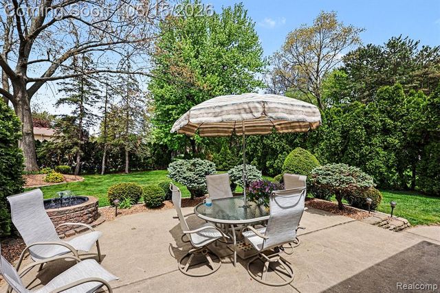 11921 Raintree Court, Utica, MI 48315