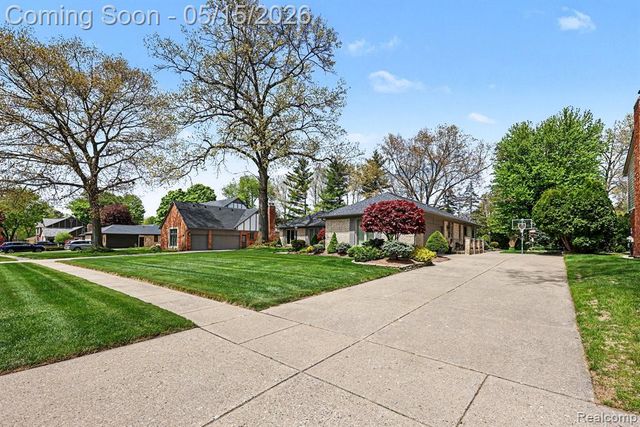 11921 Raintree Court, Utica, MI 48315