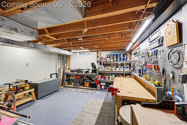 11921 Raintree Court, Utica, MI 48315