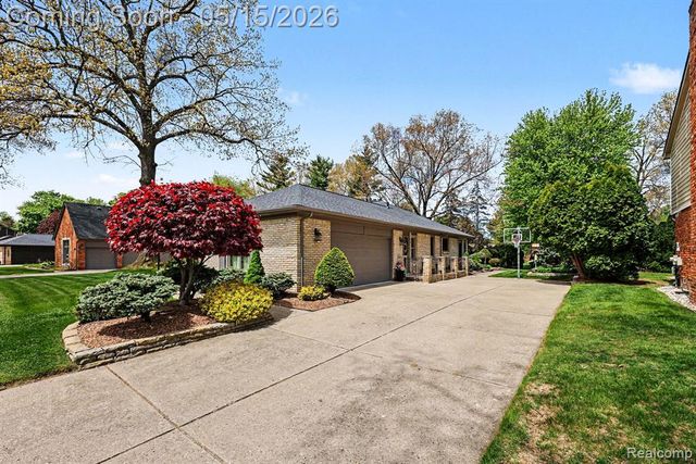 11921 Raintree Court, Utica, MI 48315