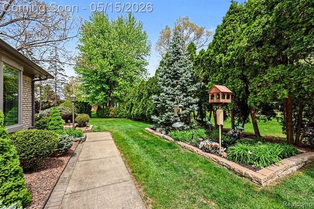 11921 Raintree Court, Utica, MI 48315