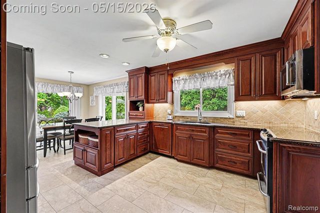 11921 Raintree Court, Utica, MI 48315