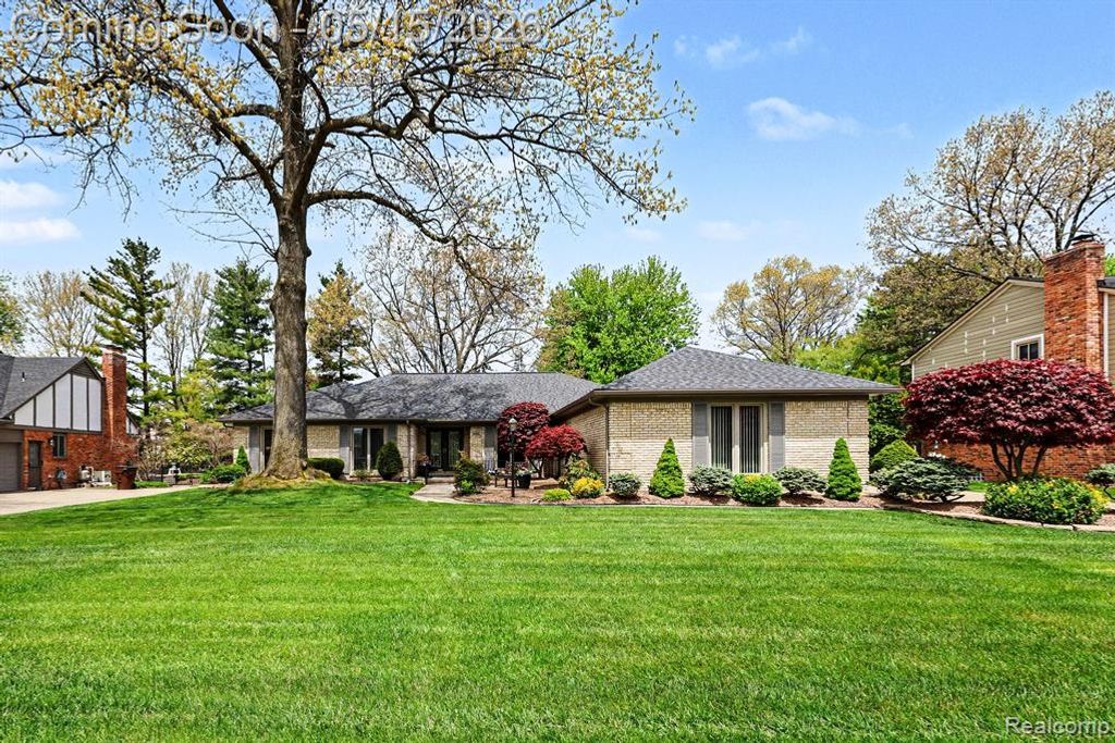 11921 Raintree Court, Utica, MI 48315