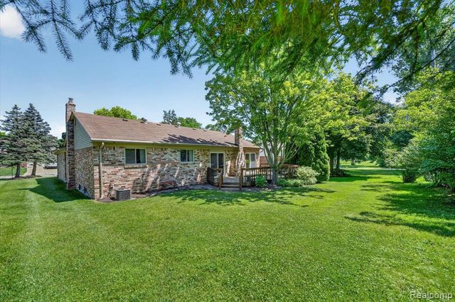 2370 Norton Road, Rochester Hills, MI 48307