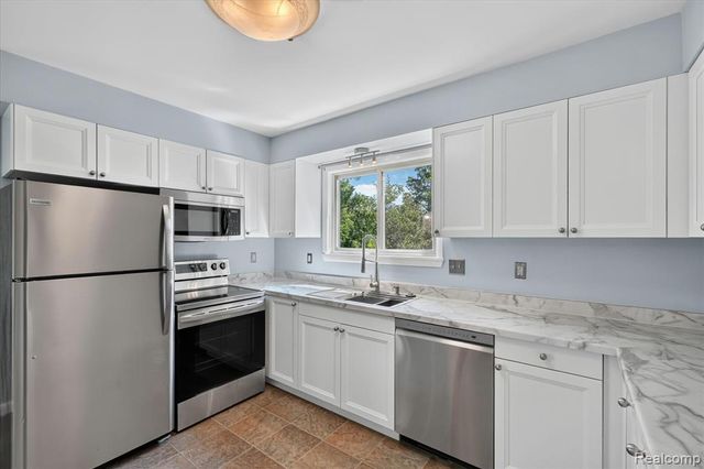 2370 Norton Road, Rochester Hills, MI 48307