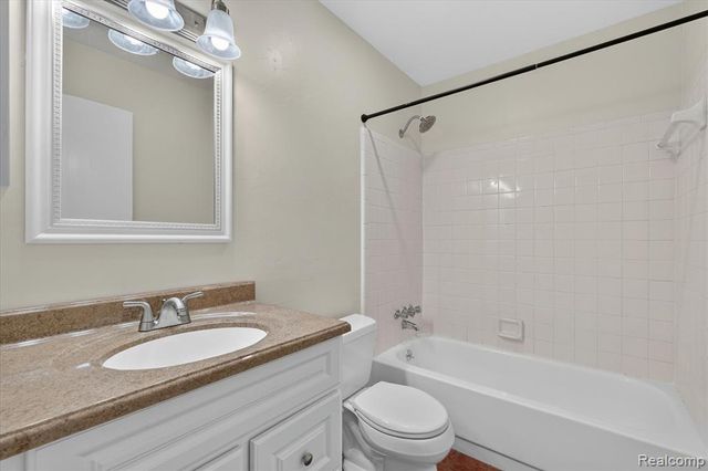 2370 Norton Road, Rochester Hills, MI 48307
