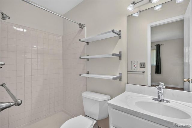 2370 Norton Road, Rochester Hills, MI 48307