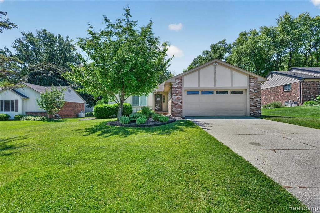 2370 Norton Road, Rochester Hills, MI 48307