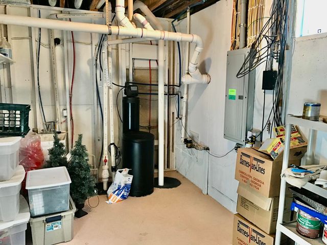 102 Field Street, White Pigeon, MI 49099