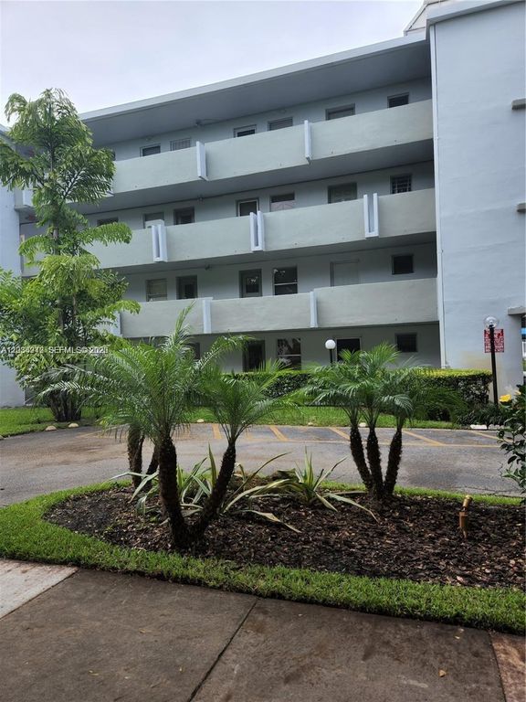 1351 NE 191st Street E415, Miami, FL 33179