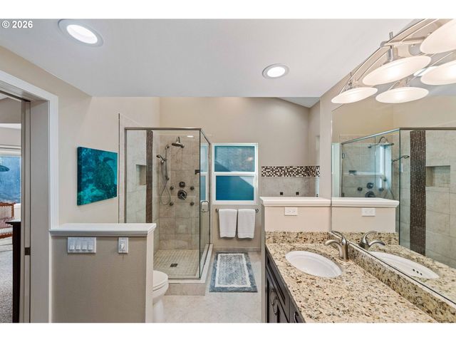 2058 Cedar Ct, North Bend, OR 97459