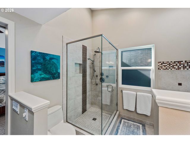 2058 Cedar Ct, North Bend, OR 97459