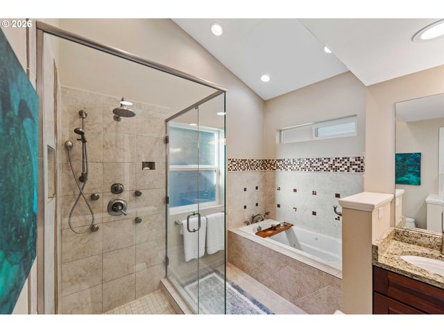 2058 Cedar Ct, North Bend, OR 97459