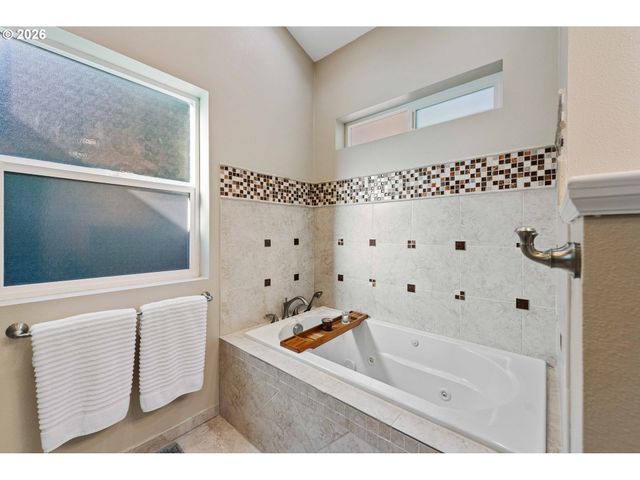 2058 Cedar Ct, North Bend, OR 97459