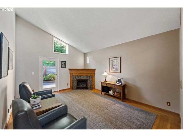 2058 Cedar Ct, North Bend, OR 97459