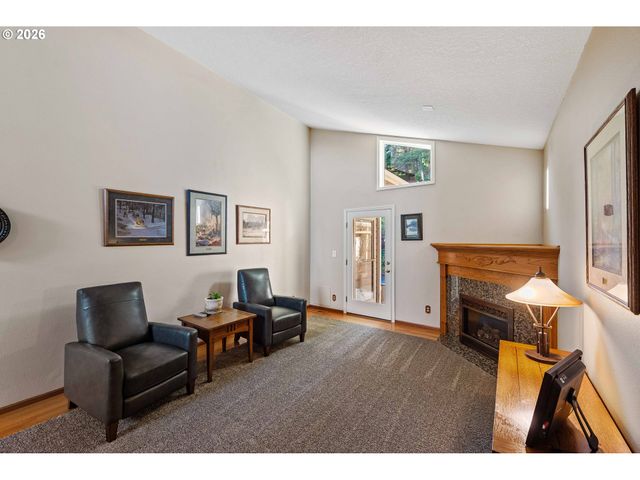 2058 Cedar Ct, North Bend, OR 97459