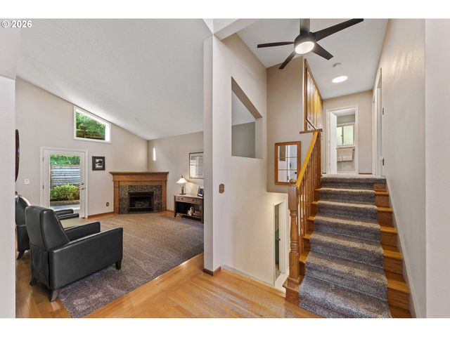 2058 Cedar Ct, North Bend, OR 97459