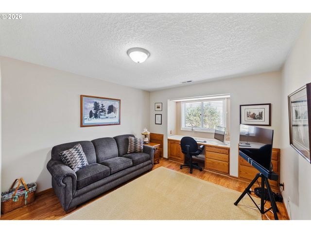 2058 Cedar Ct, North Bend, OR 97459