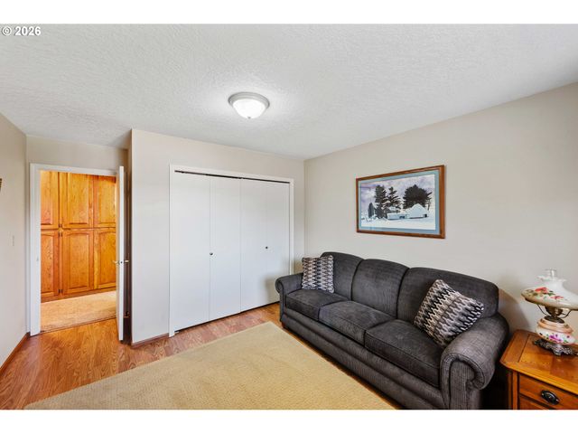 2058 Cedar Ct, North Bend, OR 97459
