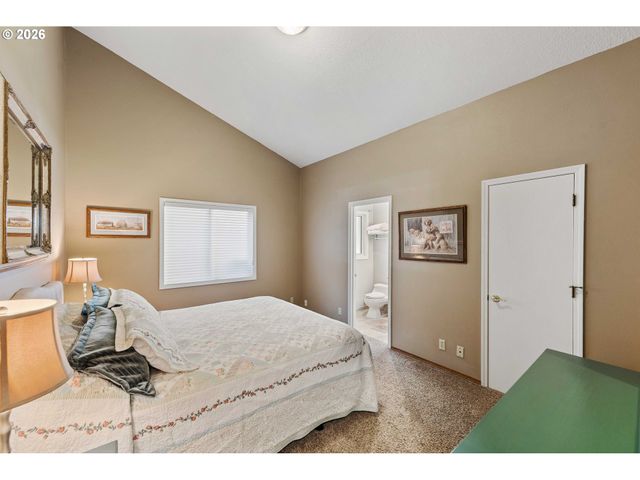 2058 Cedar Ct, North Bend, OR 97459