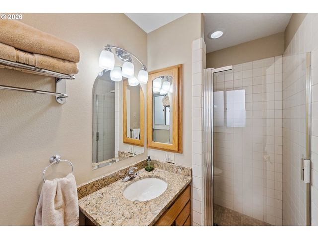 2058 Cedar Ct, North Bend, OR 97459