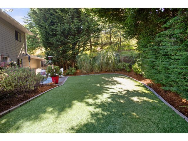 2058 Cedar Ct, North Bend, OR 97459